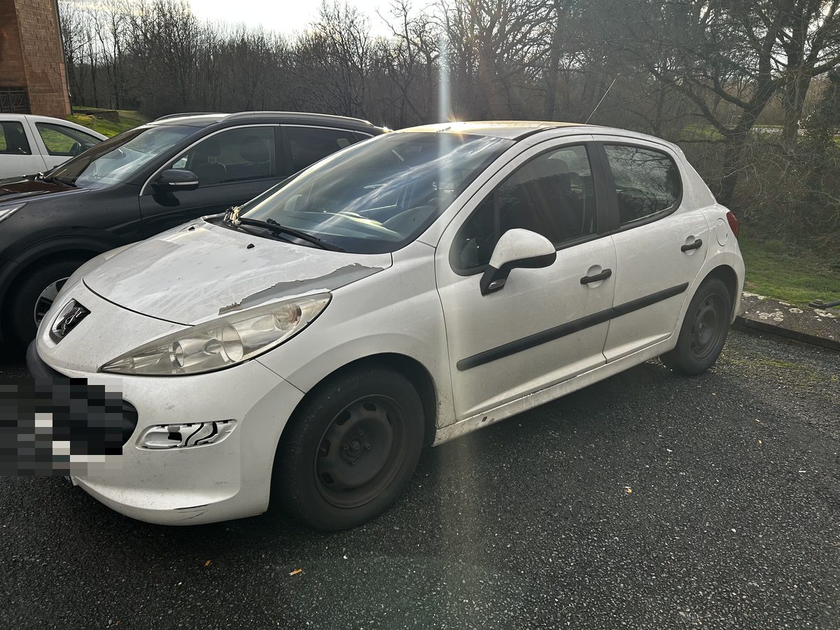 Peugeot 207 blanche